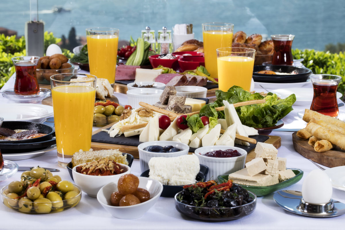 Çfarë ka në një mëngjes tradicional turk