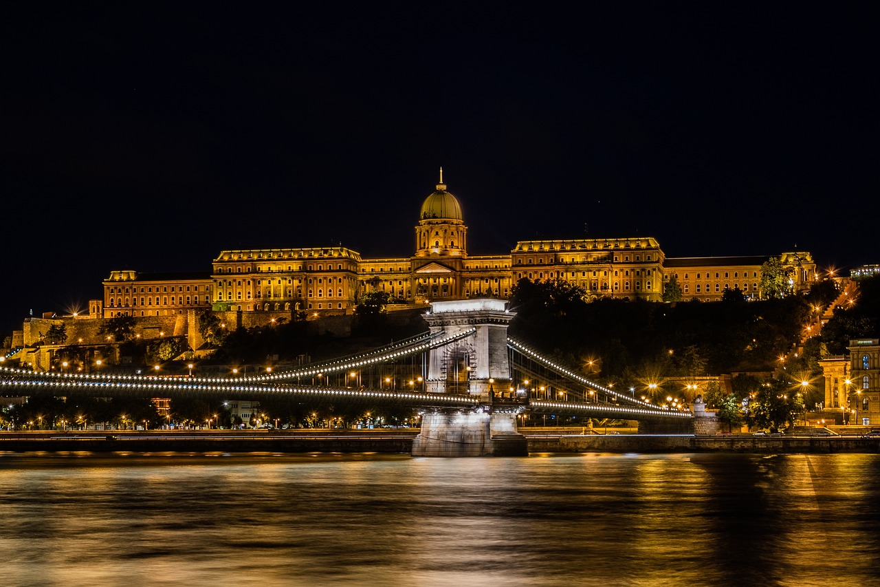 Vizitoni Budapestin gjatë natës